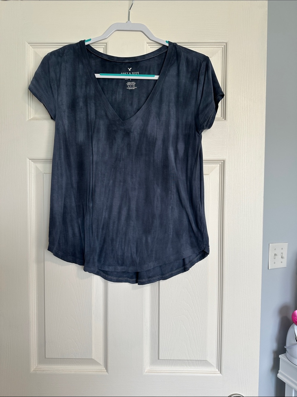 American Eagle Outfitters Navy V-Neck Short Sleeve Tee